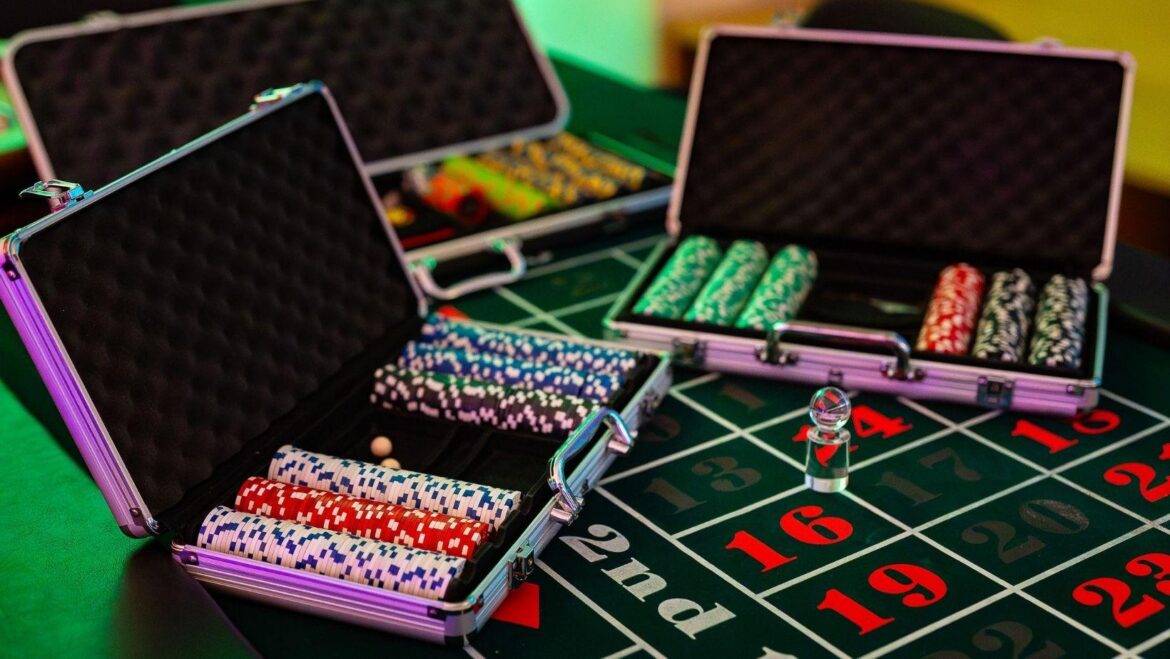 Why wait for October? We check out the top spooky slots like Halloween Fortune and Blood Suckers that keep the creepy vibes and big wins going every single day.